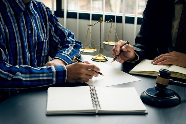 Immigration Lawyer: Advice For Visa And Green Card Issues